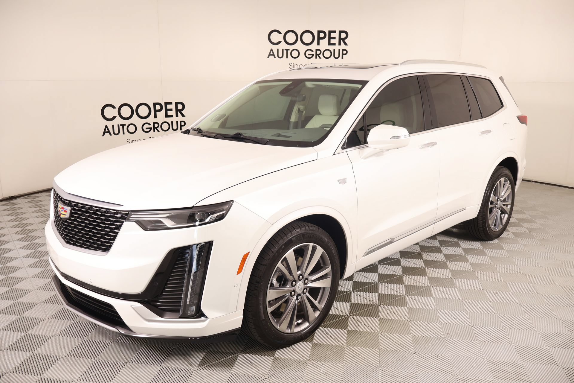 Used 2025 Cadillac XT6 Premium Luxury w/ Technology Package FWD image 11