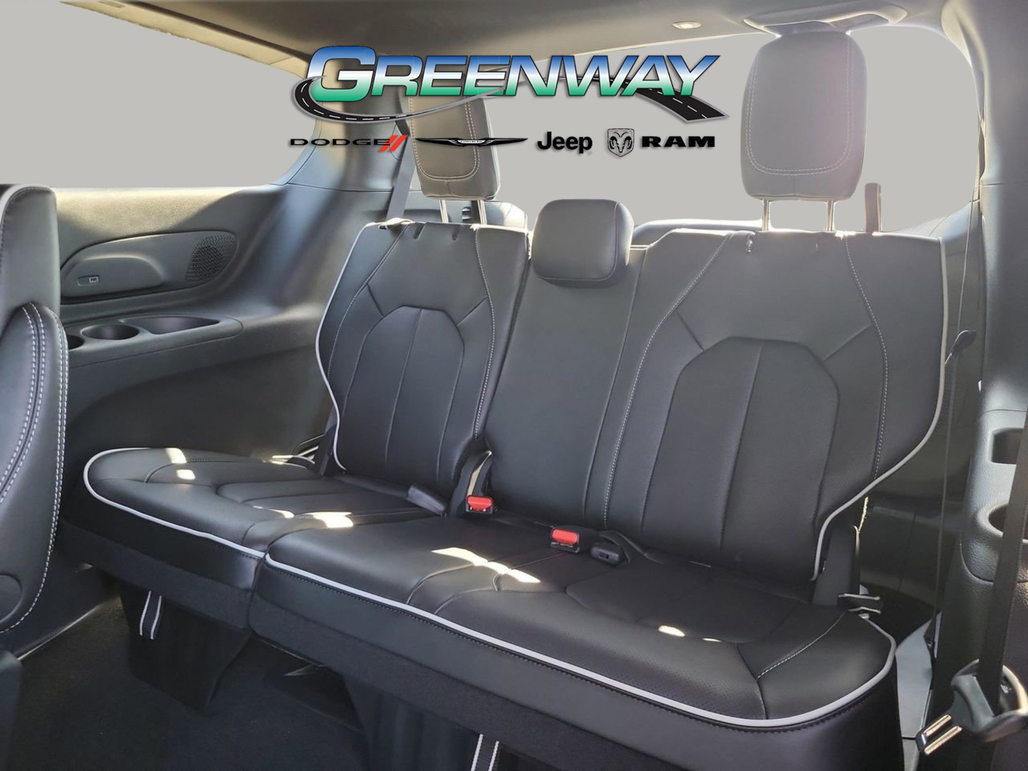 New 2026 Chrysler Pacifica Limited image 17