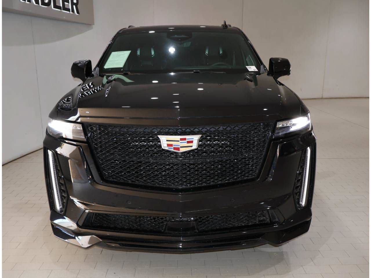 Used 2024 Cadillac Escalade ESV V w/ LPO, ONYX Package AWD/4WD image 7