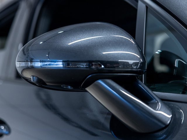 Certified 2025 Porsche Macan image 15