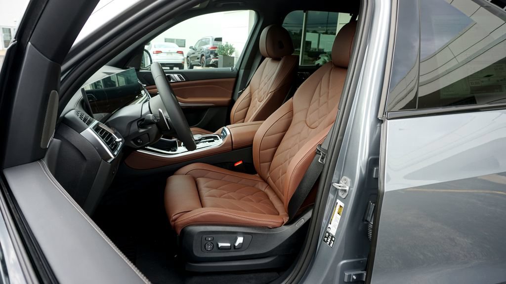New 2026 BMW X5 xDrive40i w/ M Sport Package AWD/4WD image 10