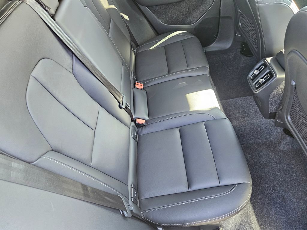 Used 2025 Volvo XC40 B5 Core w/ Protection Package Premier image 16