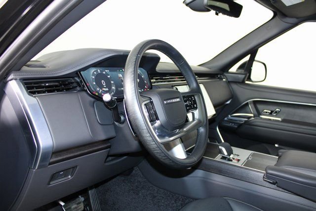 Used 2025 Land Rover Range Rover Autobiography AWD/4WD image 4
