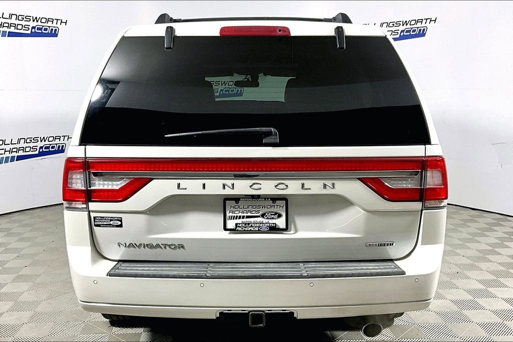 Used 2016 Lincoln Navigator Select image 4