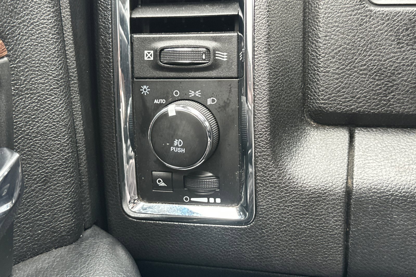 Used 2017 RAM 1500 Laramie image 38