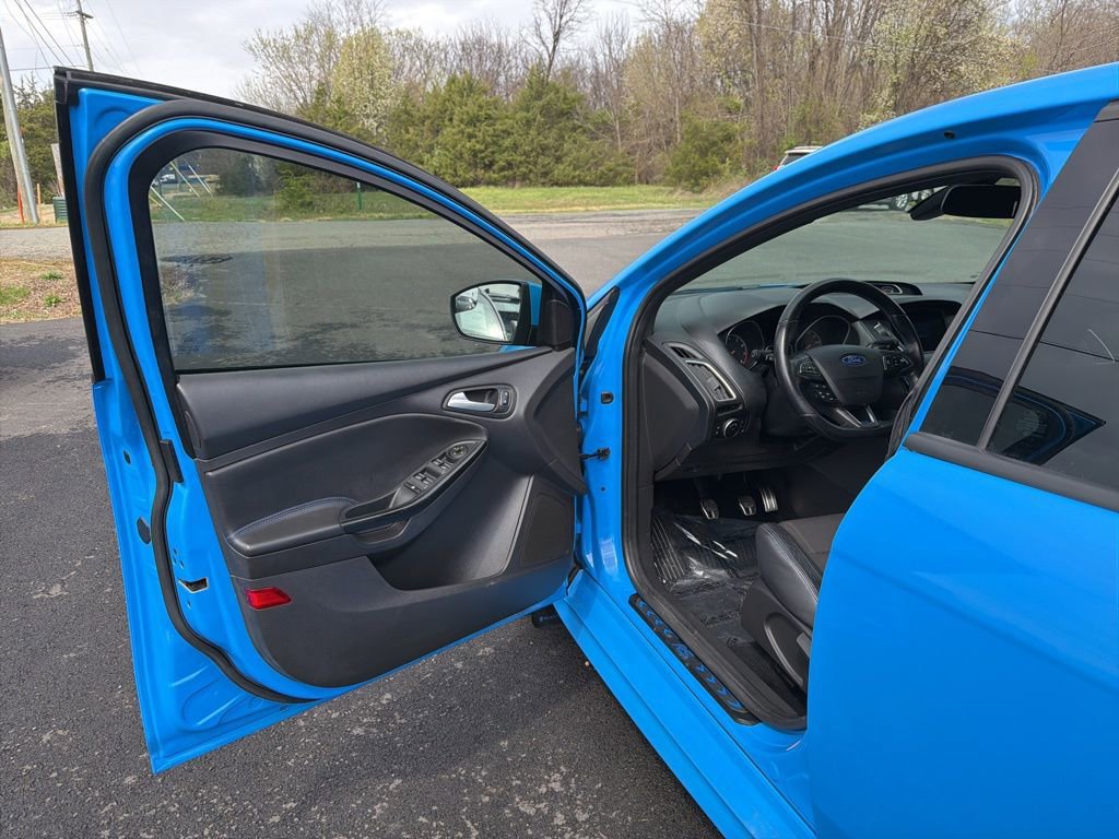 Used 2016 Ford Focus RS AWD/4WD image 38
