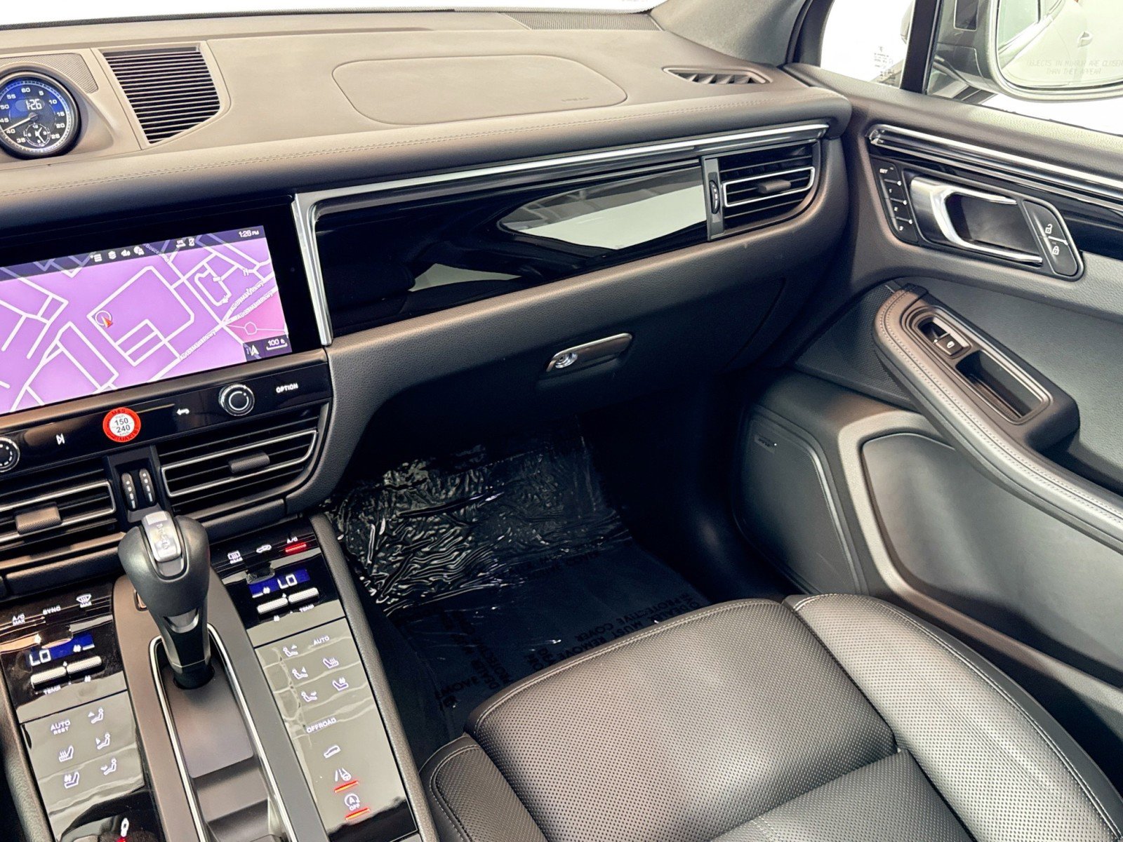Used 2025 Porsche Macan Turbo image 21