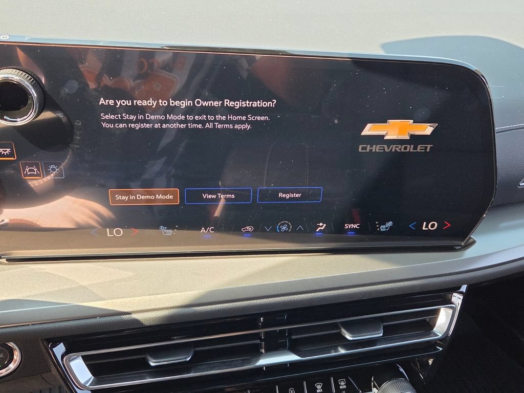 New 2027 Chevrolet Traverse LT w/ Sun and Wheel Package FWD image 19