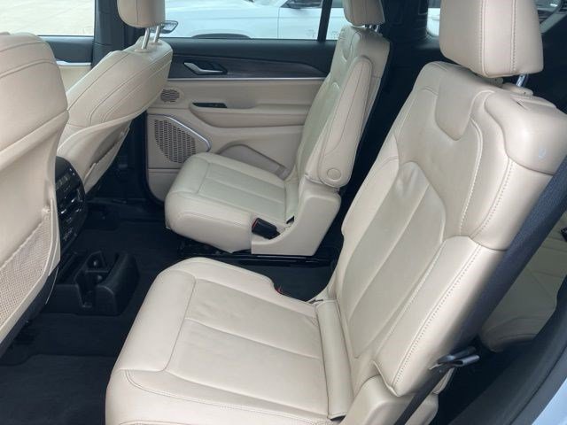 Certified 2023 Jeep Grand Cherokee L Limited w/ Black Appearance Package AWD/4WD image 23