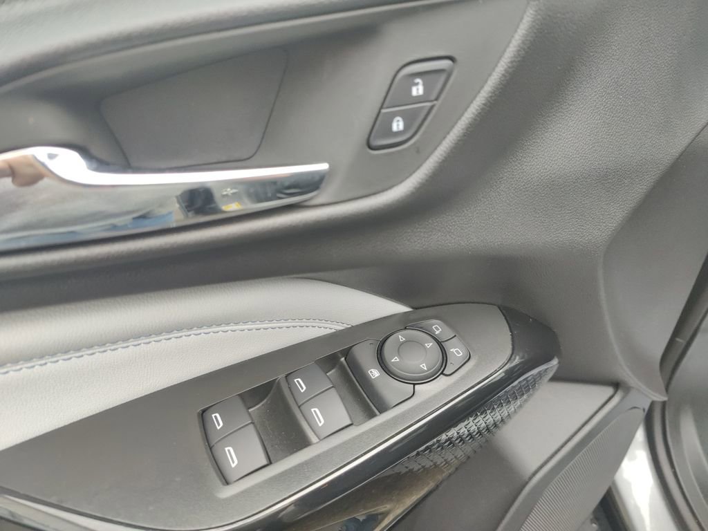 New 2025 Chevrolet Trax LT image 17