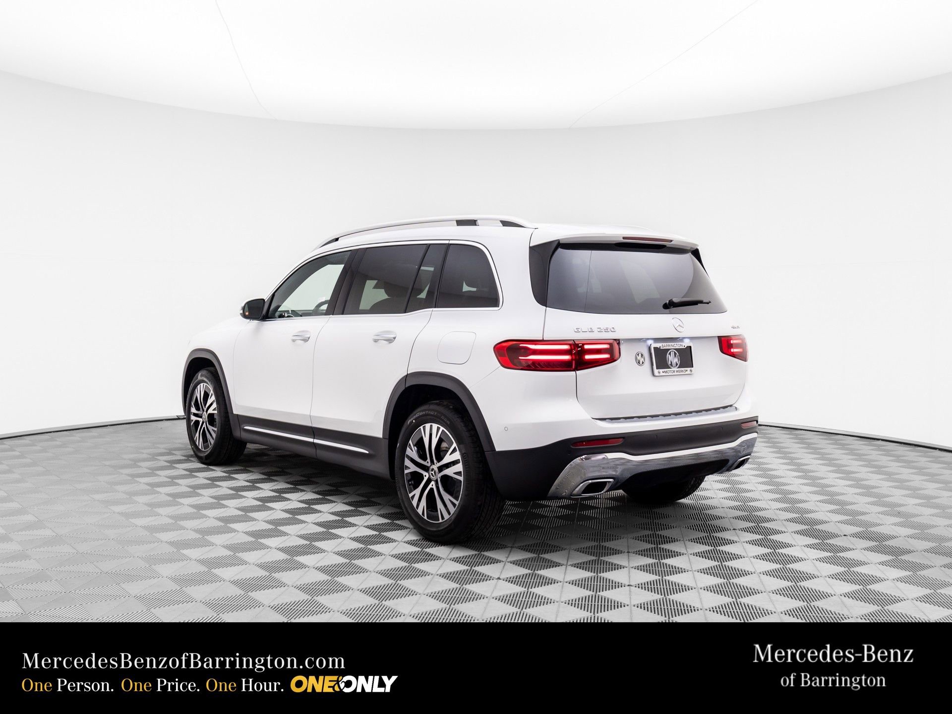 New 2025 Mercedes-Benz GLB 250 4MATIC image 3