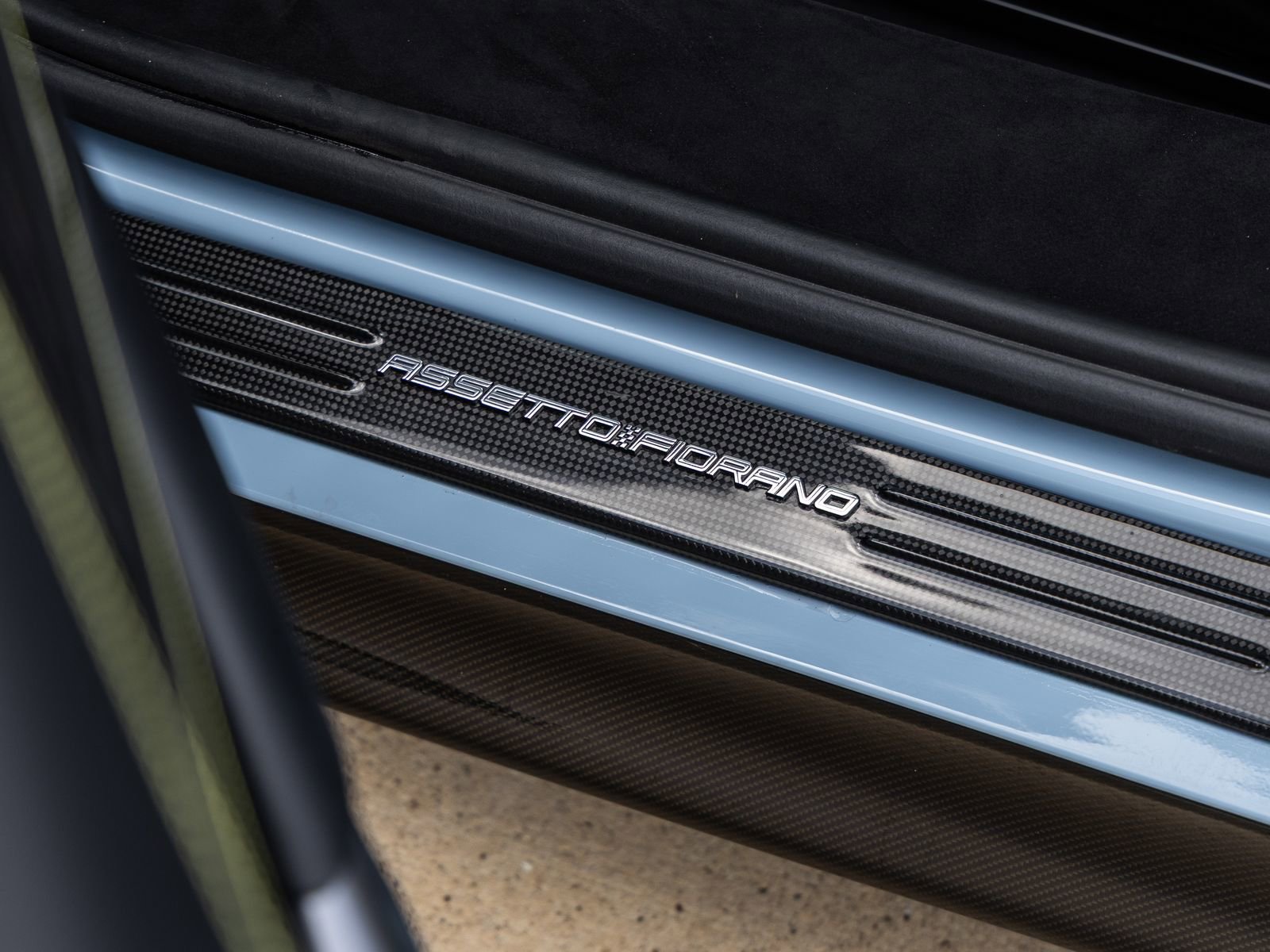 Used 2024 Ferrari SF90 Spider image 31