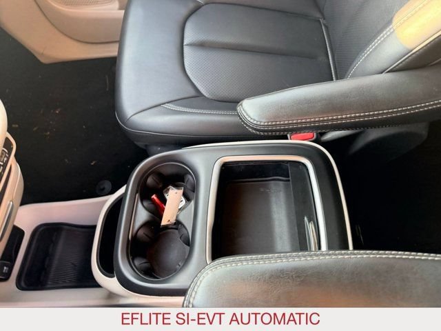 Certified 2023 Chrysler Pacifica Touring-L FWD image 14