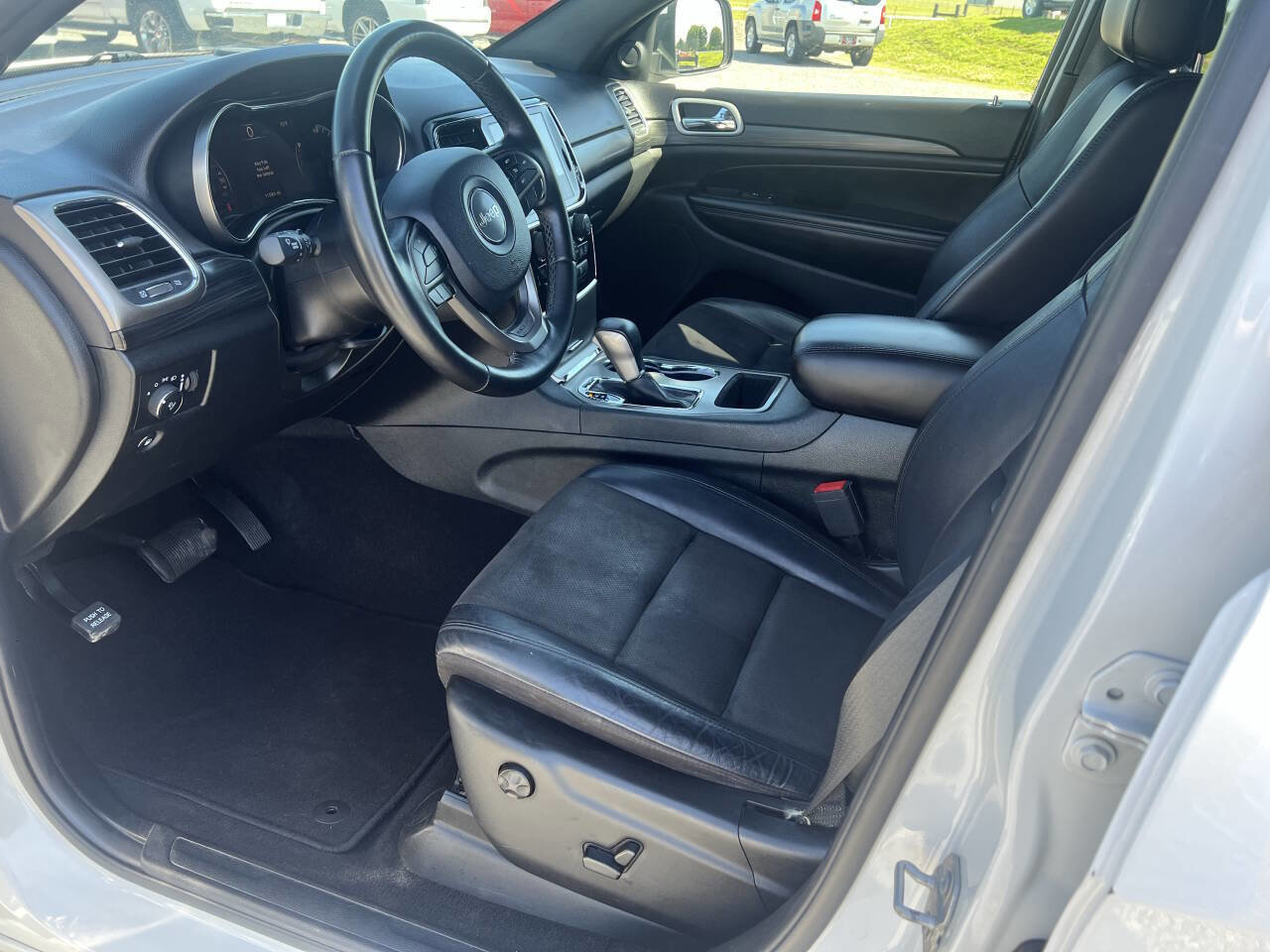 Used 2020 Jeep Grand Cherokee Altitude AWD/4WD image 7