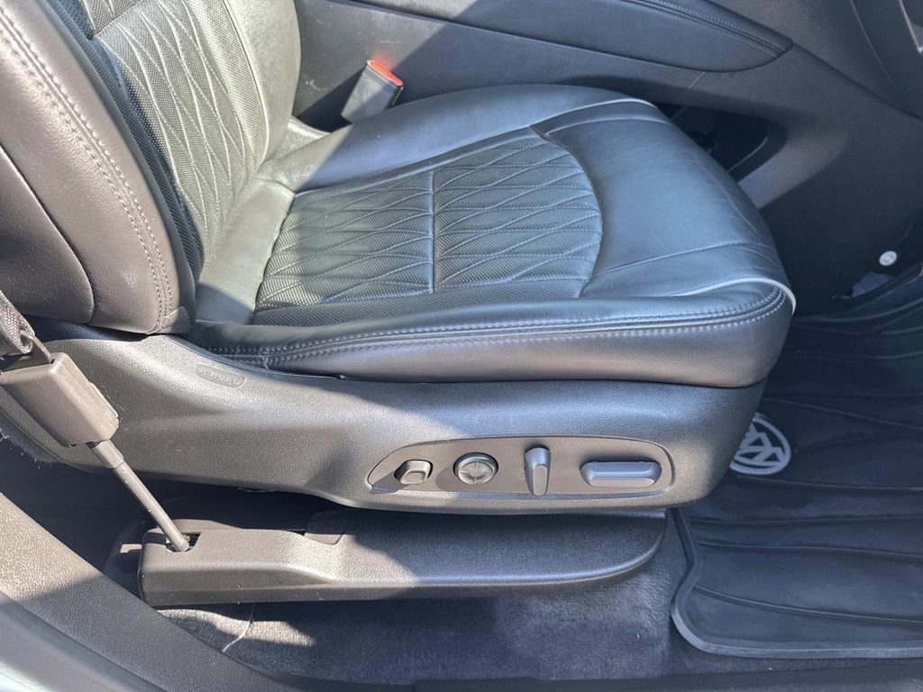 Used 2023 Buick Enclave Avenir w/ Avenir Technology Package image 12