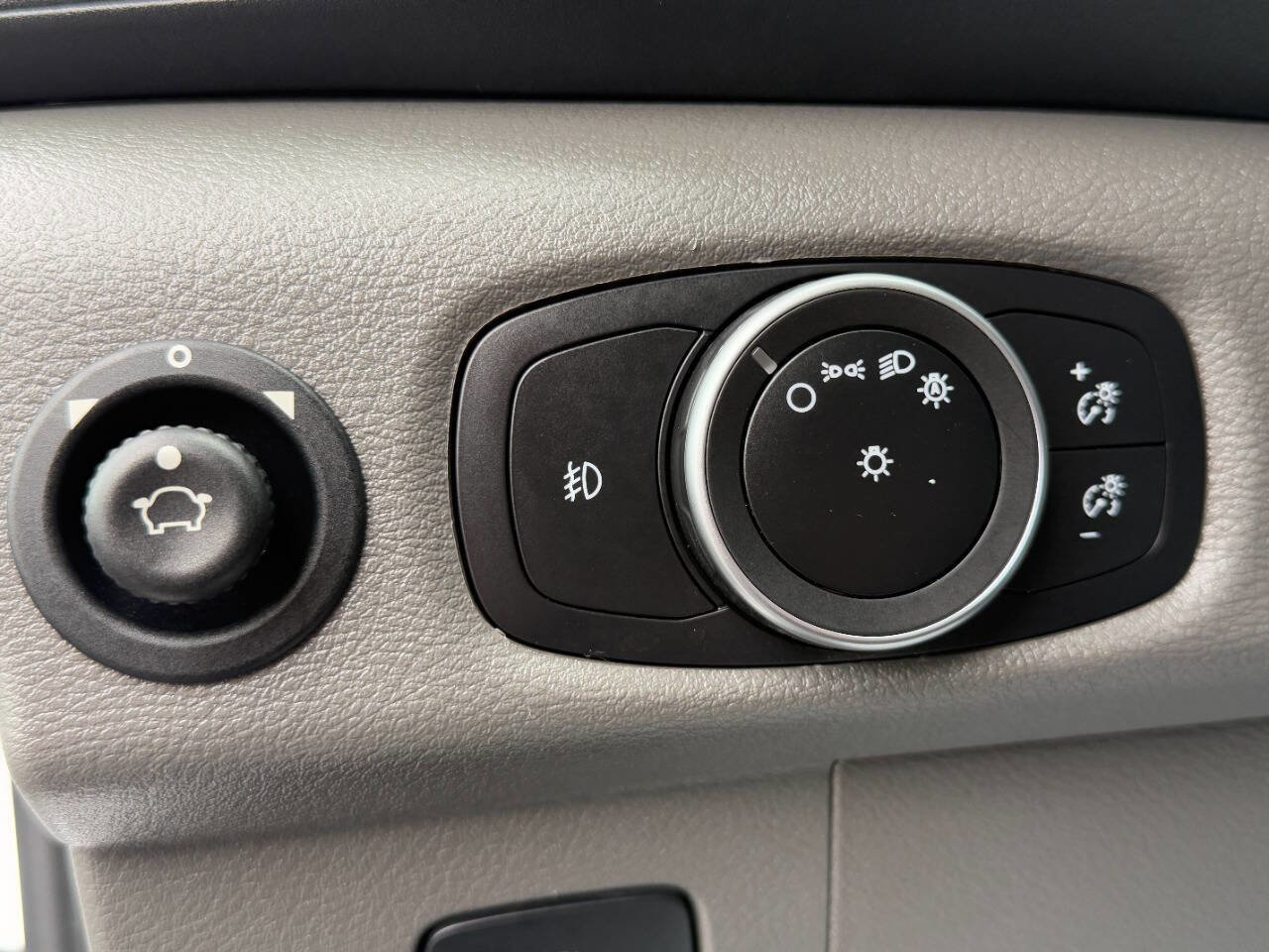 Used 2023 Ford Transit 250 Medium Roof AWD image 16