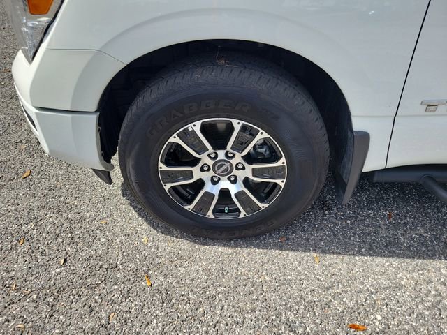 Used 2024 Nissan Titan SV w/ SV Convenience Package image 5