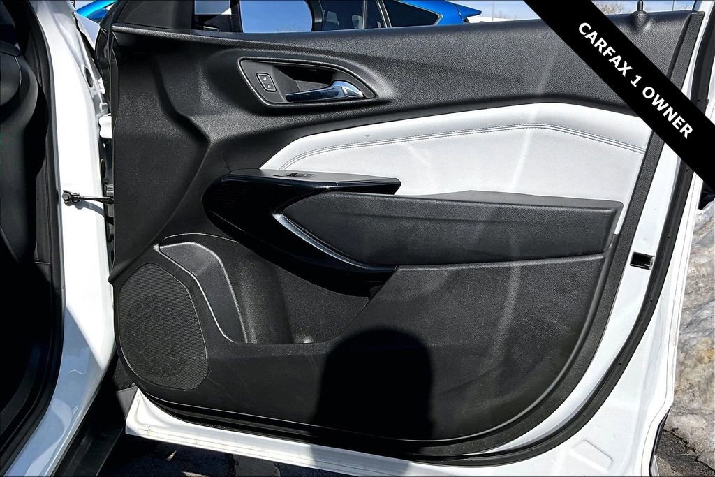 Used 2025 Chevrolet Trax LT w/ LT Convenience Package image 26