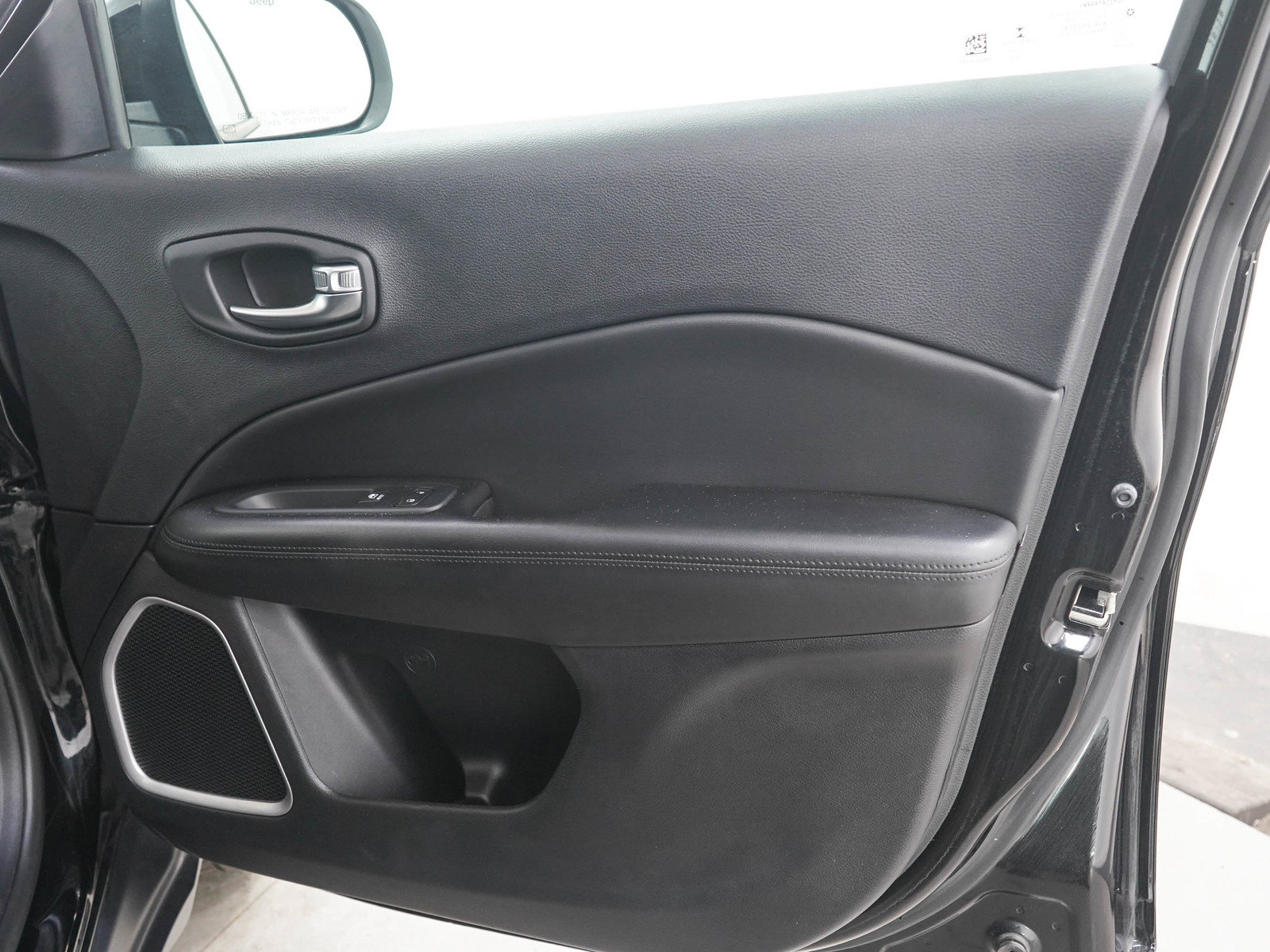 Used 2021 Jeep Compass Latitude AWD/4WD image 11