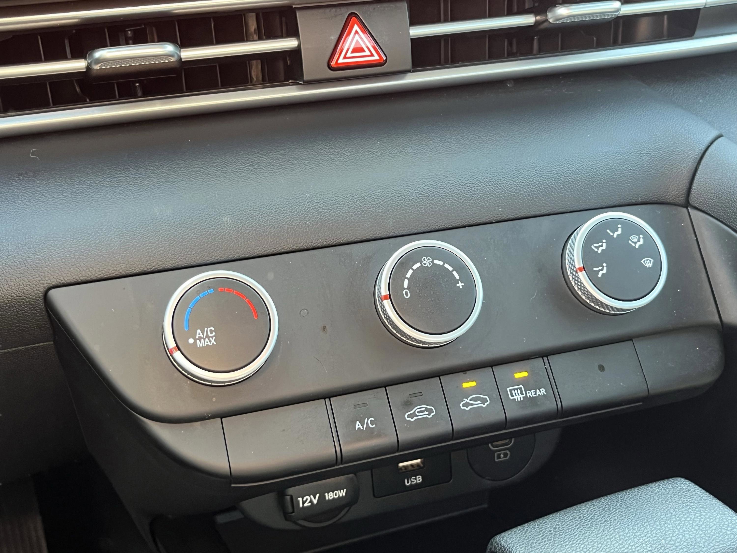 Used 2025 Hyundai Elantra SE w/ Cargo Package image 21