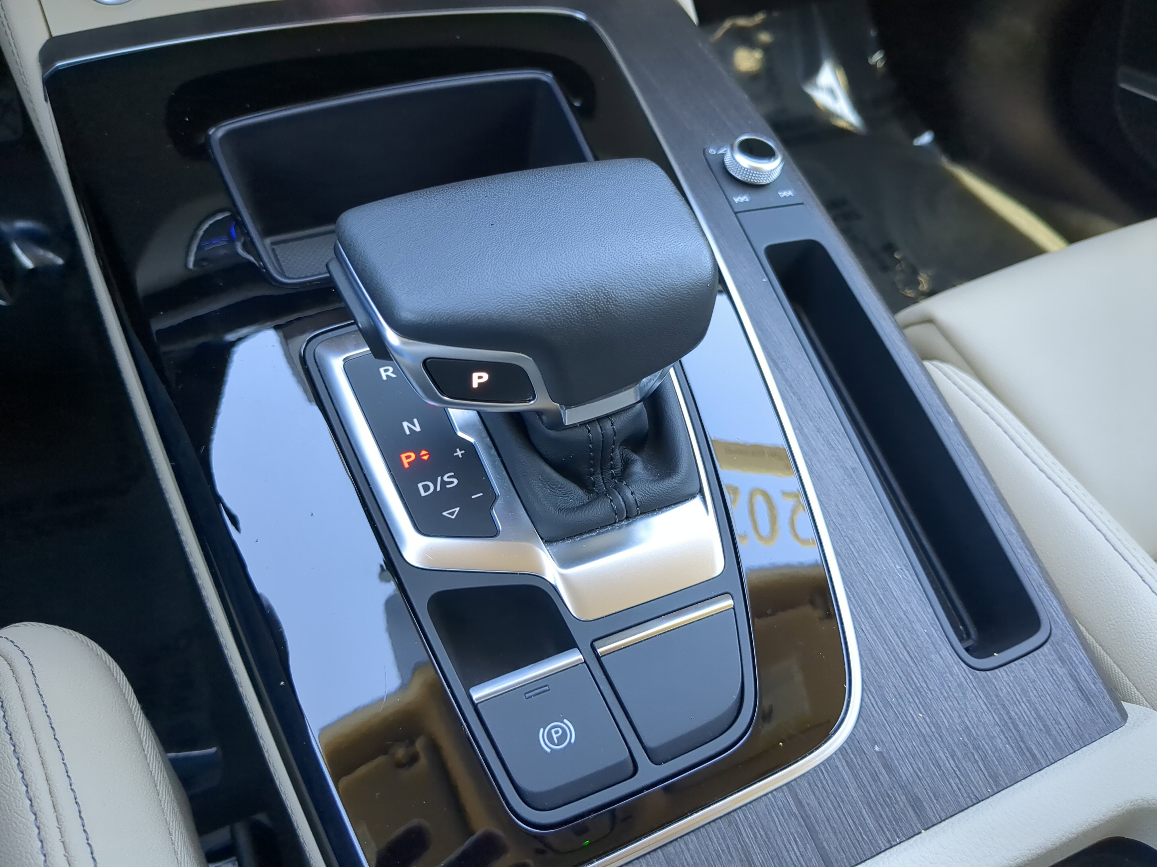 Certified 2025 Audi Q5 2.0T Premium Plus image 31