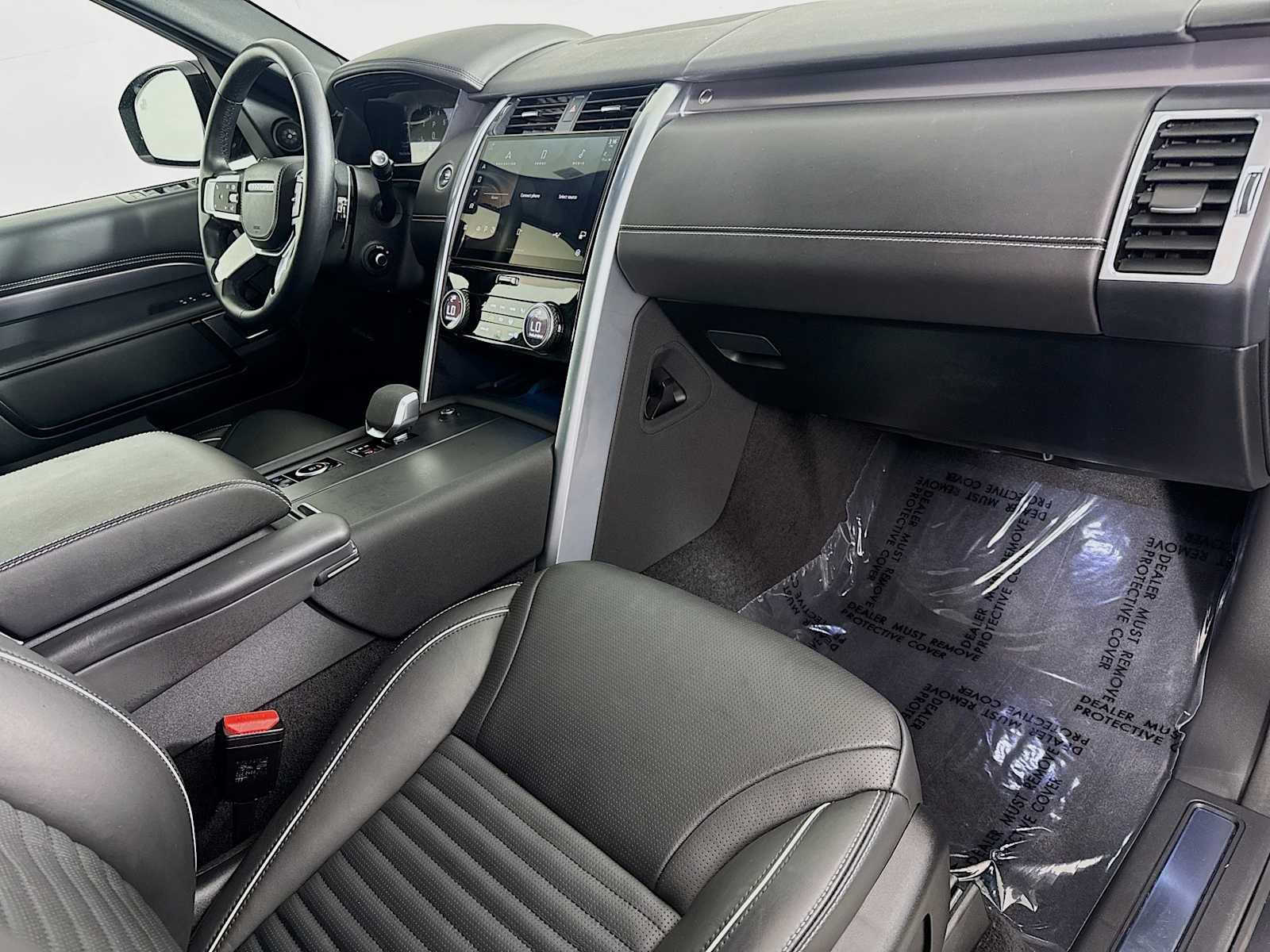 Used 2024 Land Rover Discovery Metropolitan Edition image 26