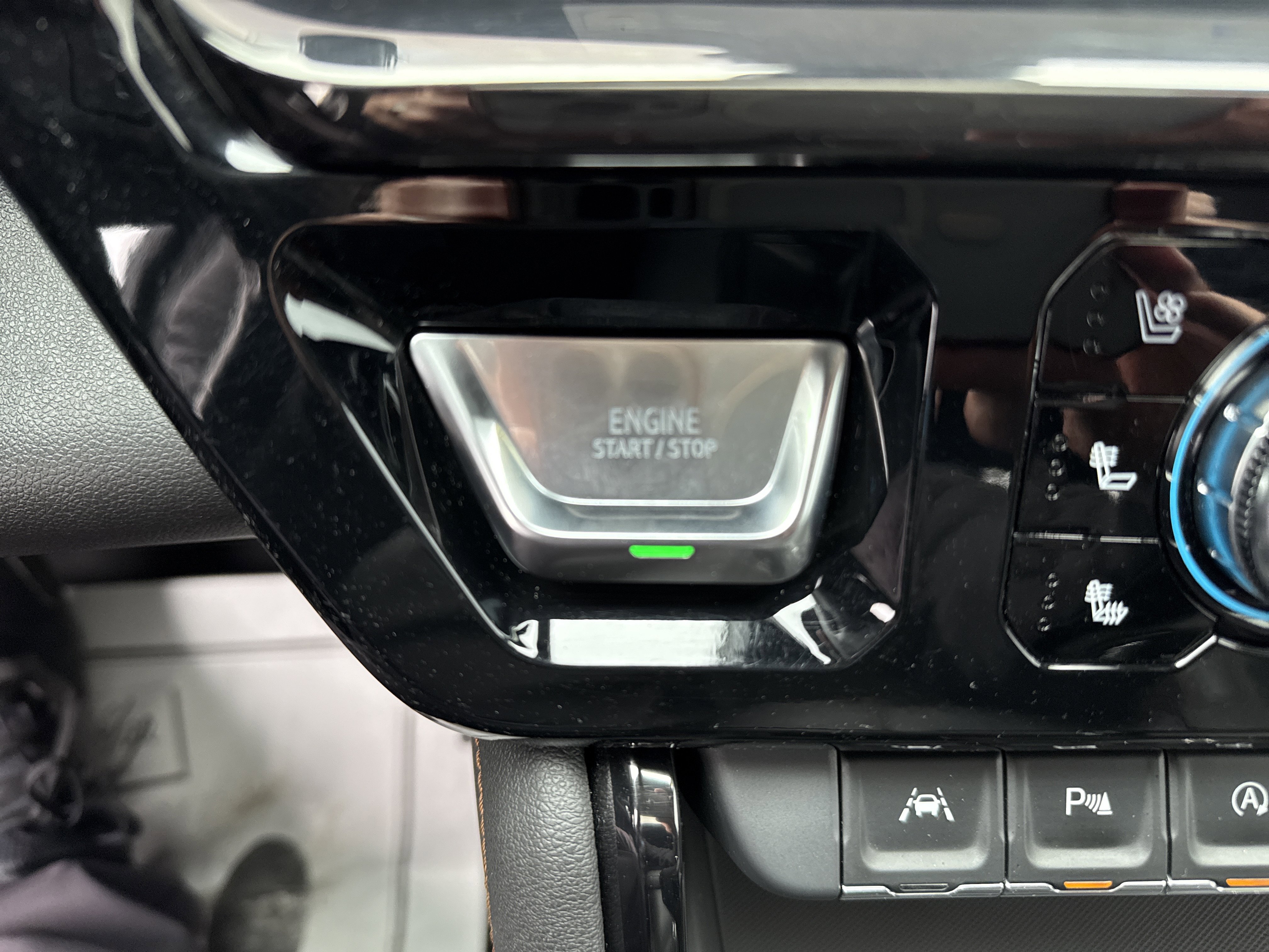 Used 2024 GMC Sierra 1500 AT4 w/ Technology Package image 27