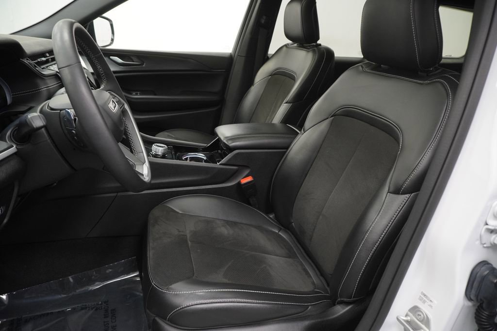 Certified 2023 Jeep Grand Cherokee L Laredo image 15