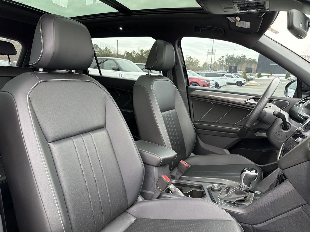 Used 2024 Volkswagen Tiguan SE R-Line image 17