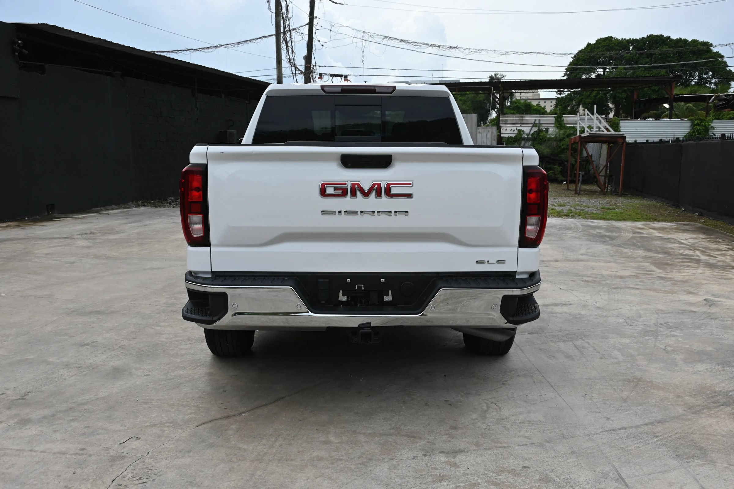 Used 2024 GMC Sierra 1500 SLE w/ Preferred Package RWD image 4
