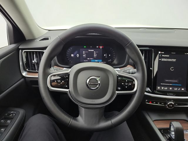Certified 2025 Volvo V60 B5 Cross Country Plus AWD/4WD image 21