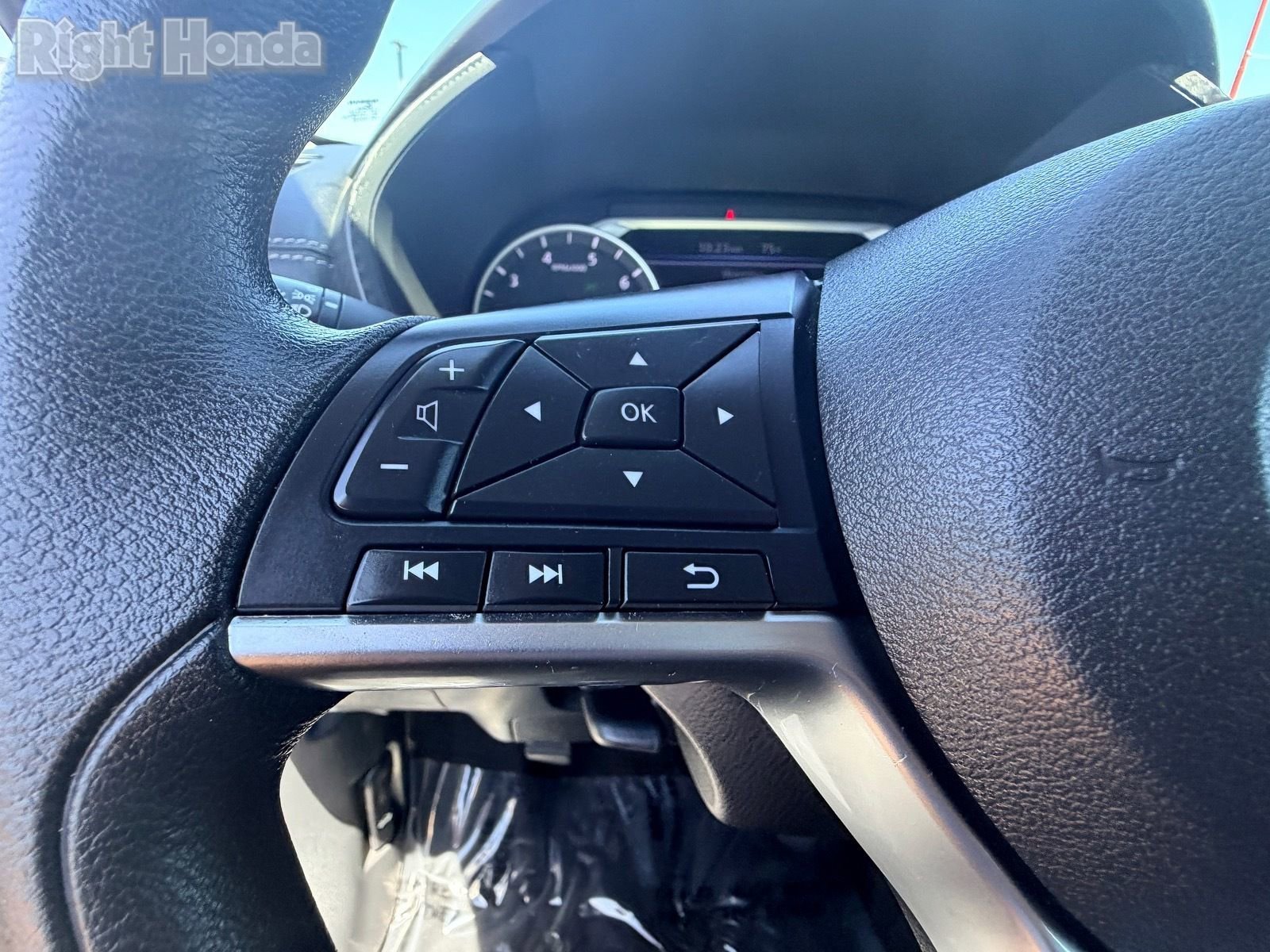 Used 2024 Nissan Sentra SV FWD image 20