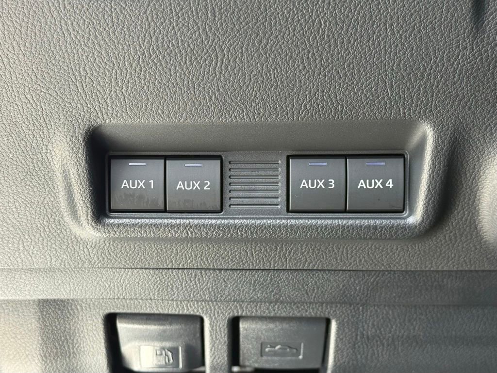 Used 2025 Lexus GX 550 w/ Accessory Package (32) AWD/4WD image 35