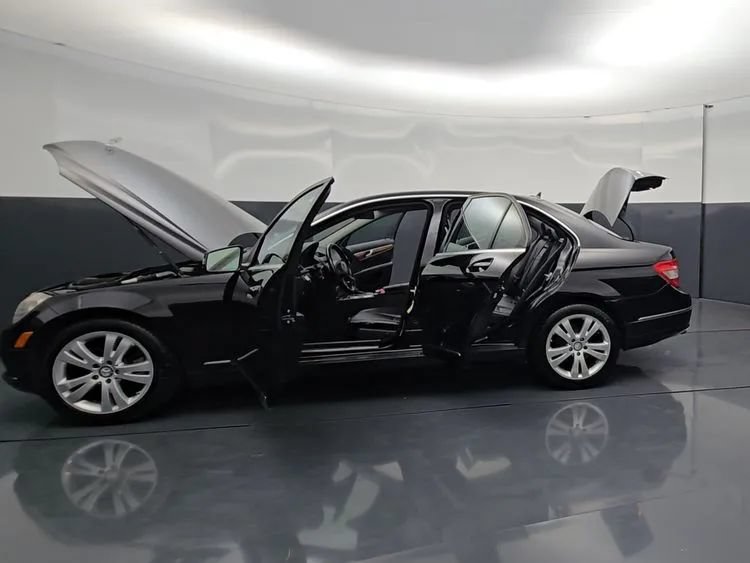 Used 2011 Mercedes-Benz C 300 4MATIC Sedan image 18