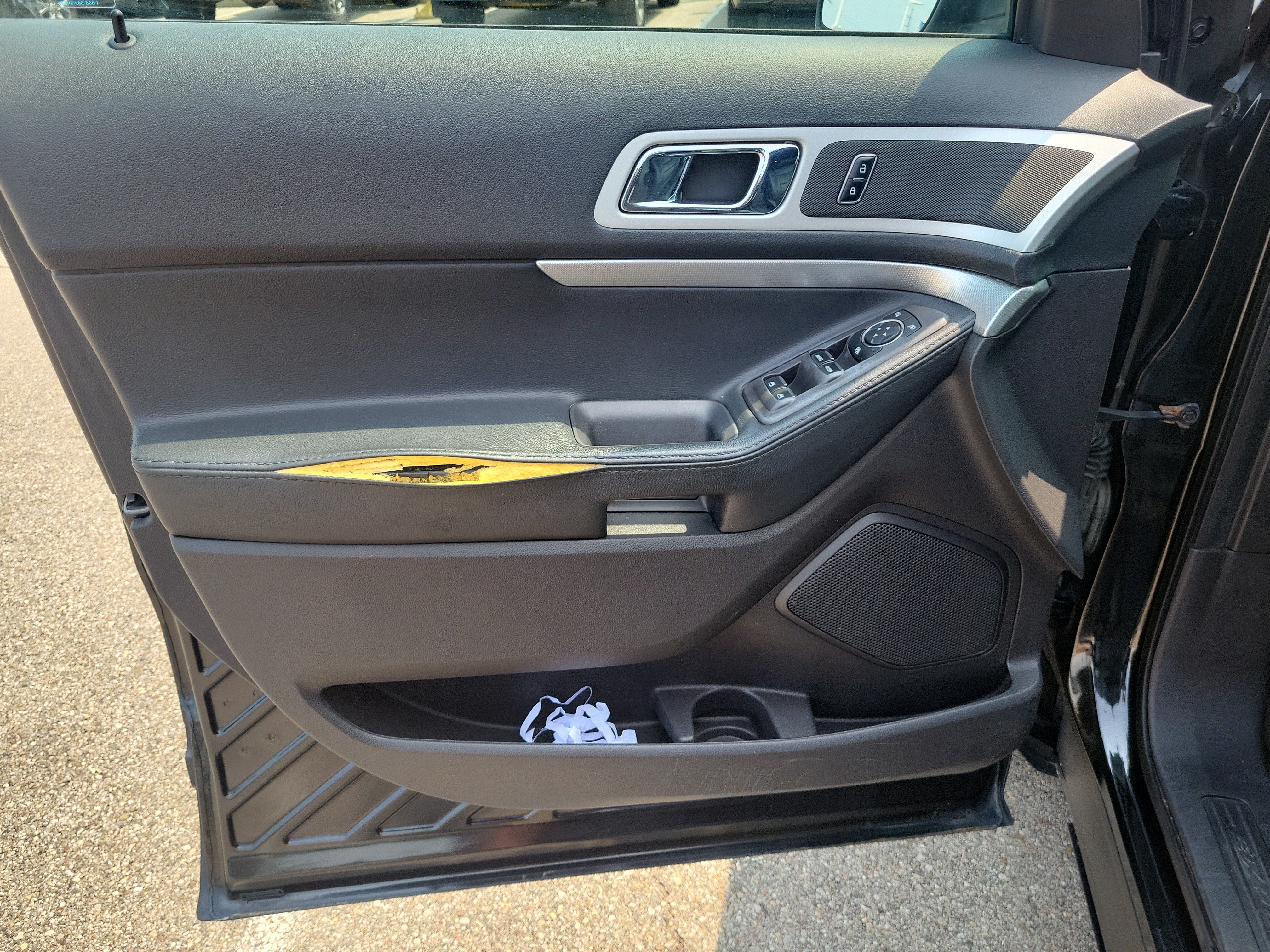 Used 2014 Ford Explorer XLT w/ Equipment Group 202A FWD image 18