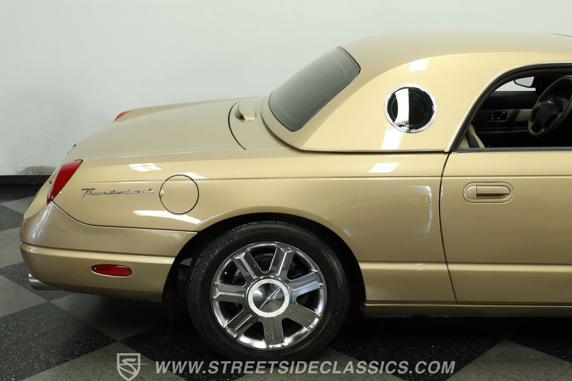 Used 2005 Ford Thunderbird RWD image 27