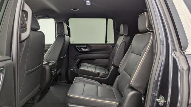 Used 2023 Chevrolet Suburban Premier image 16