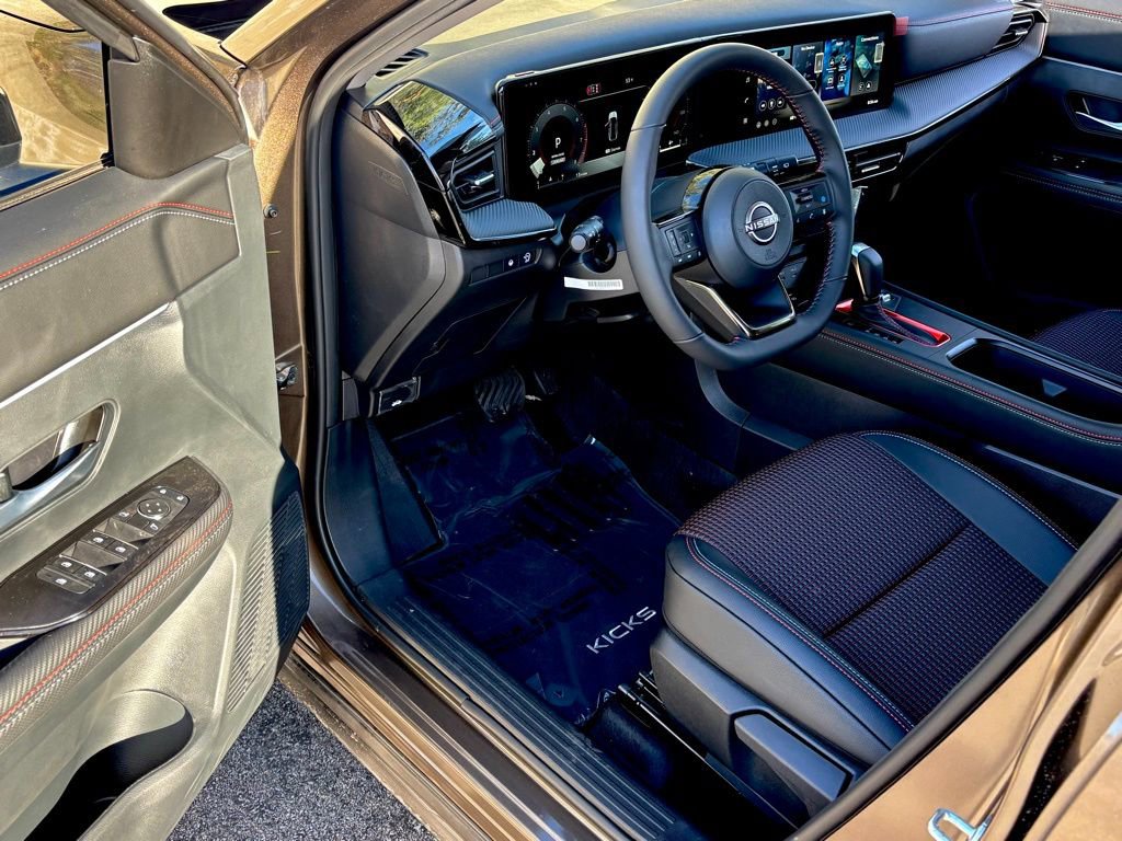 New 2026 Nissan Kicks SR FWD image 8