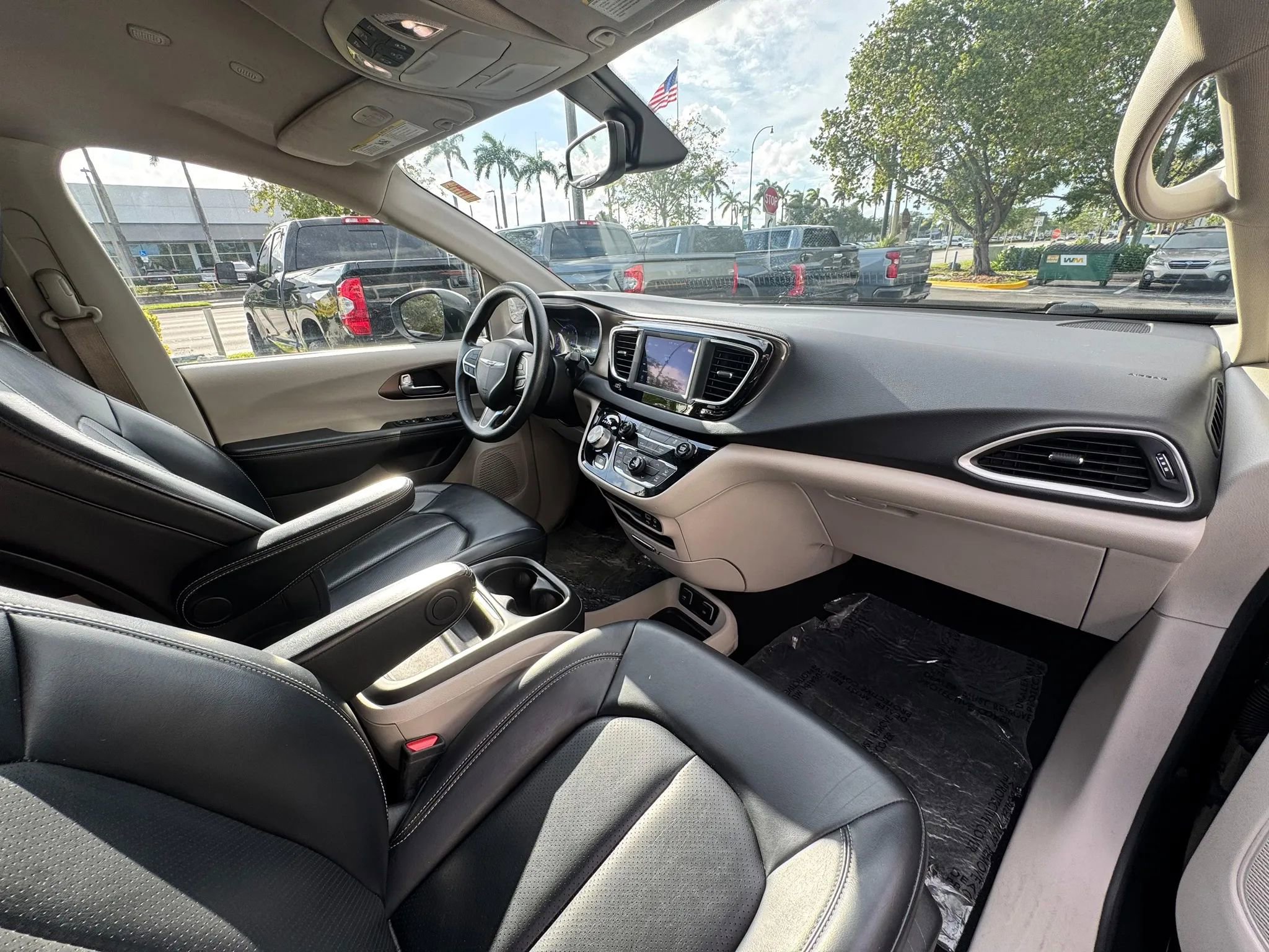 Used 2020 Chrysler Voyager Lxi FWD image 13