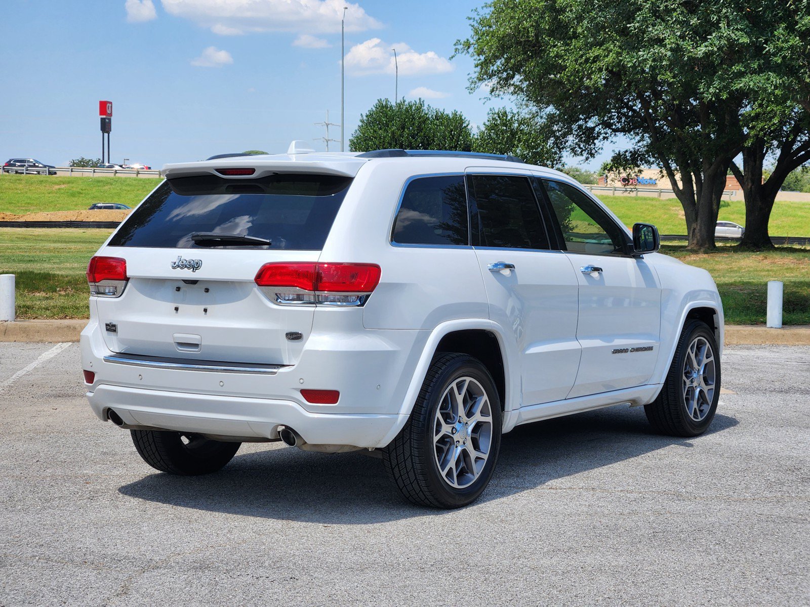 Used 2020 Jeep Grand Cherokee Overland RWD image 5