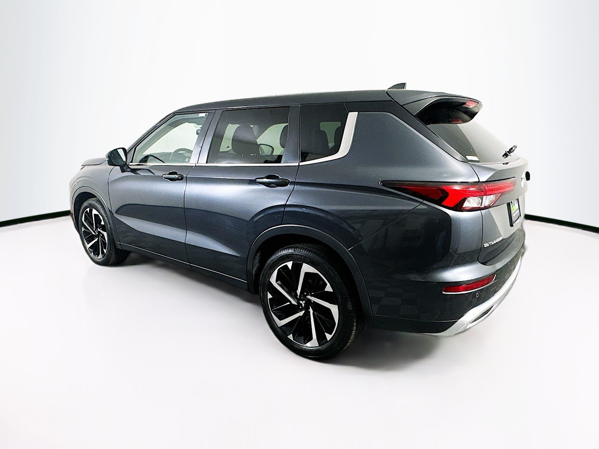 Used 2024 Mitsubishi Outlander SE FWD image 5