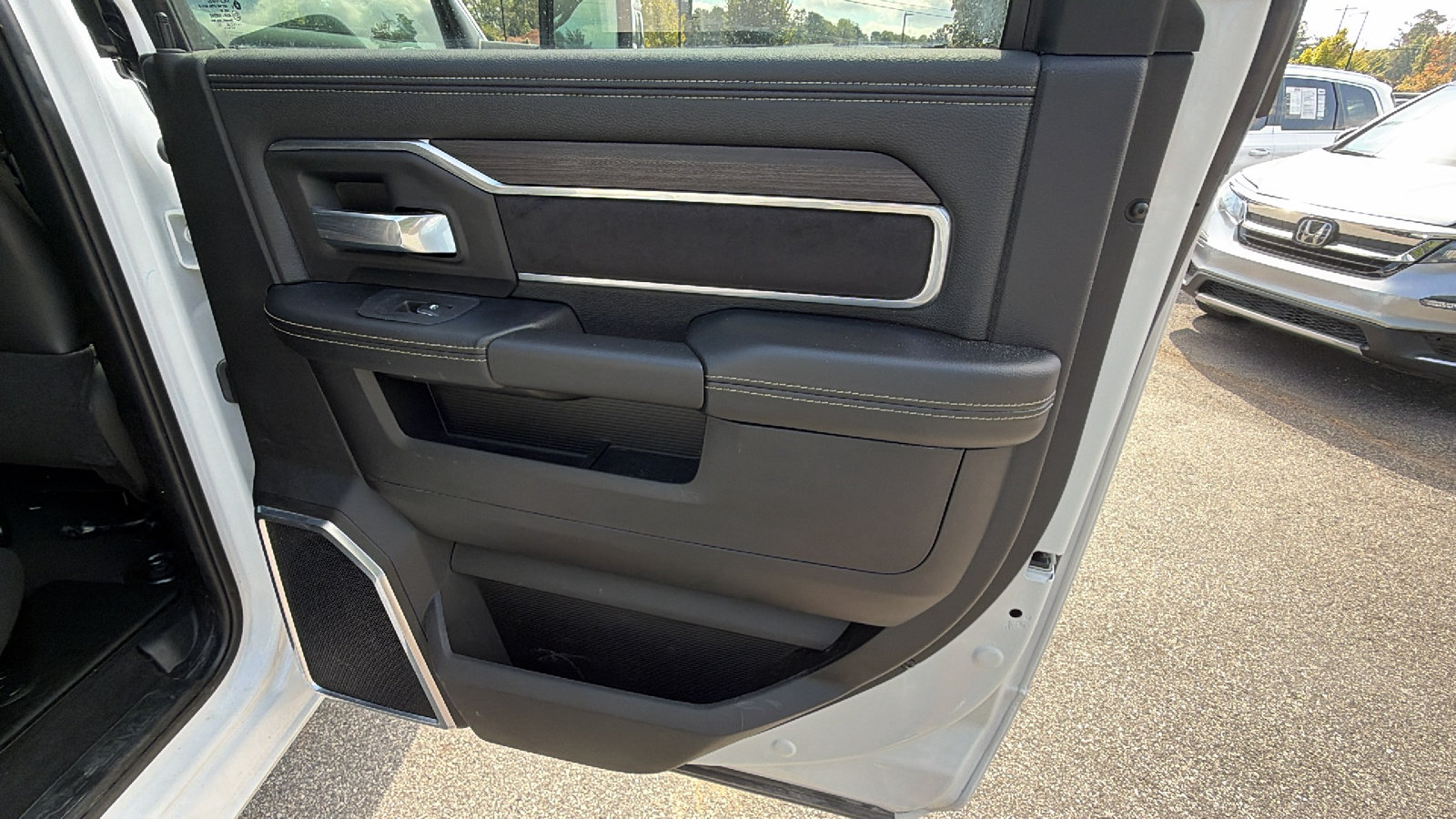 Used 2026 RAM 2500 Laramie AWD/4WD image 20