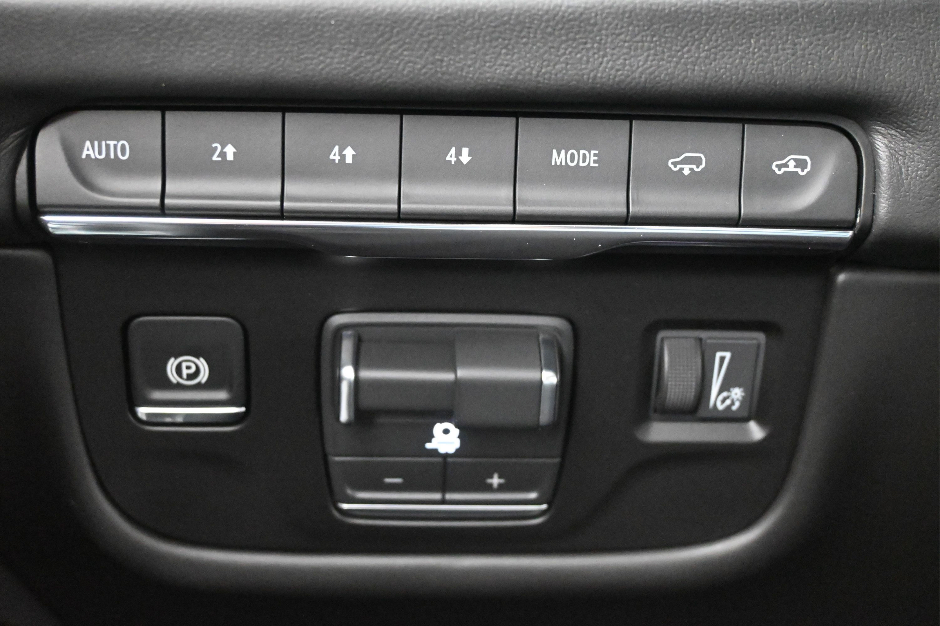 Used 2026 Cadillac Escalade Platinum Sport w/ LPO, ONYX Package AWD/4WD image 19