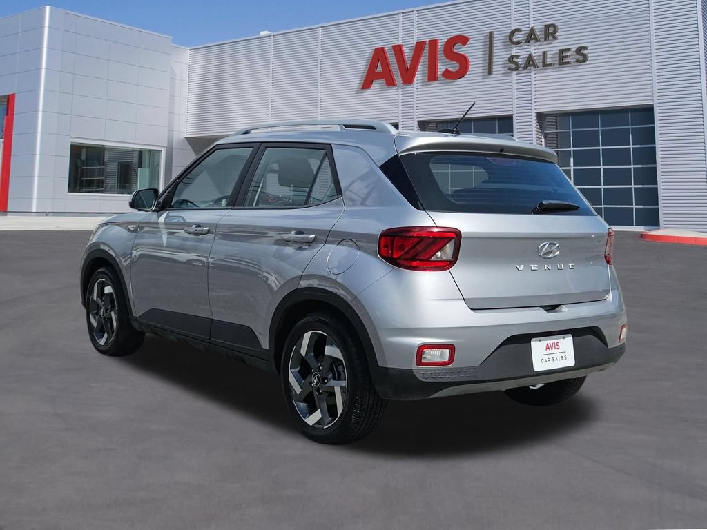 Used 2025 Hyundai Venue SEL FWD image 3