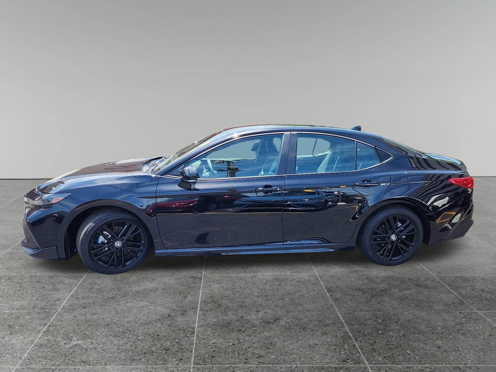 Used 2026 Toyota Camry SE w/ Convenience Package FWD image 4