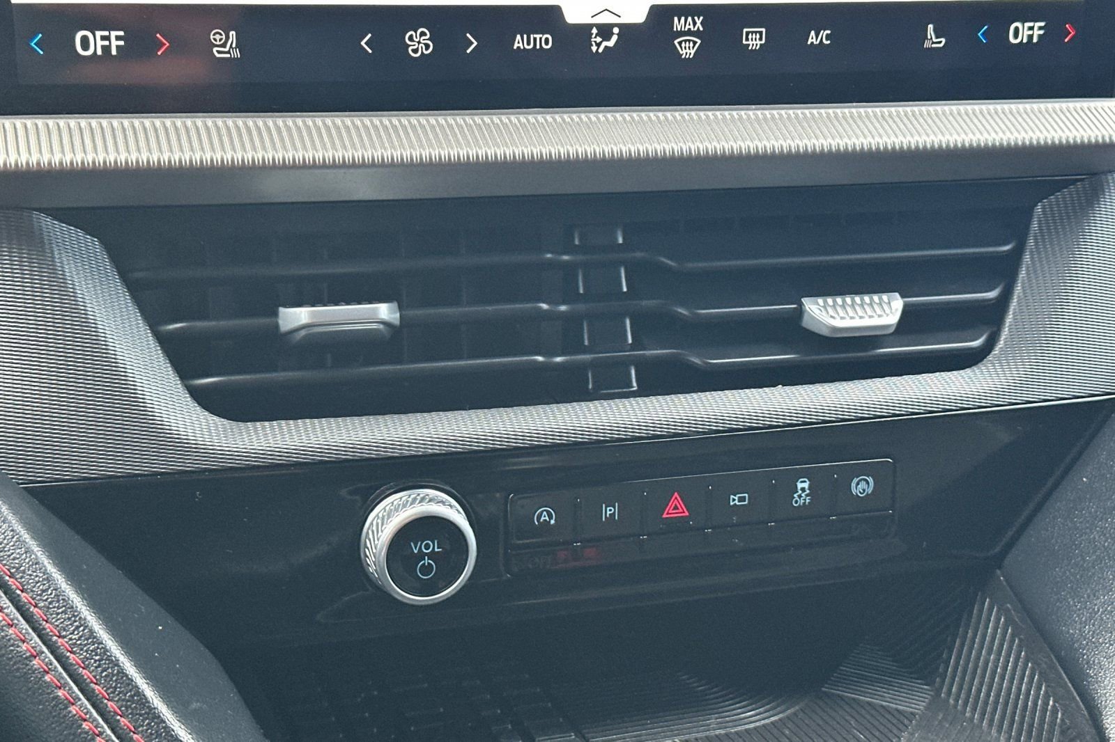 Used 2025 Ford Explorer ST-Line w/ Premium Package image 21