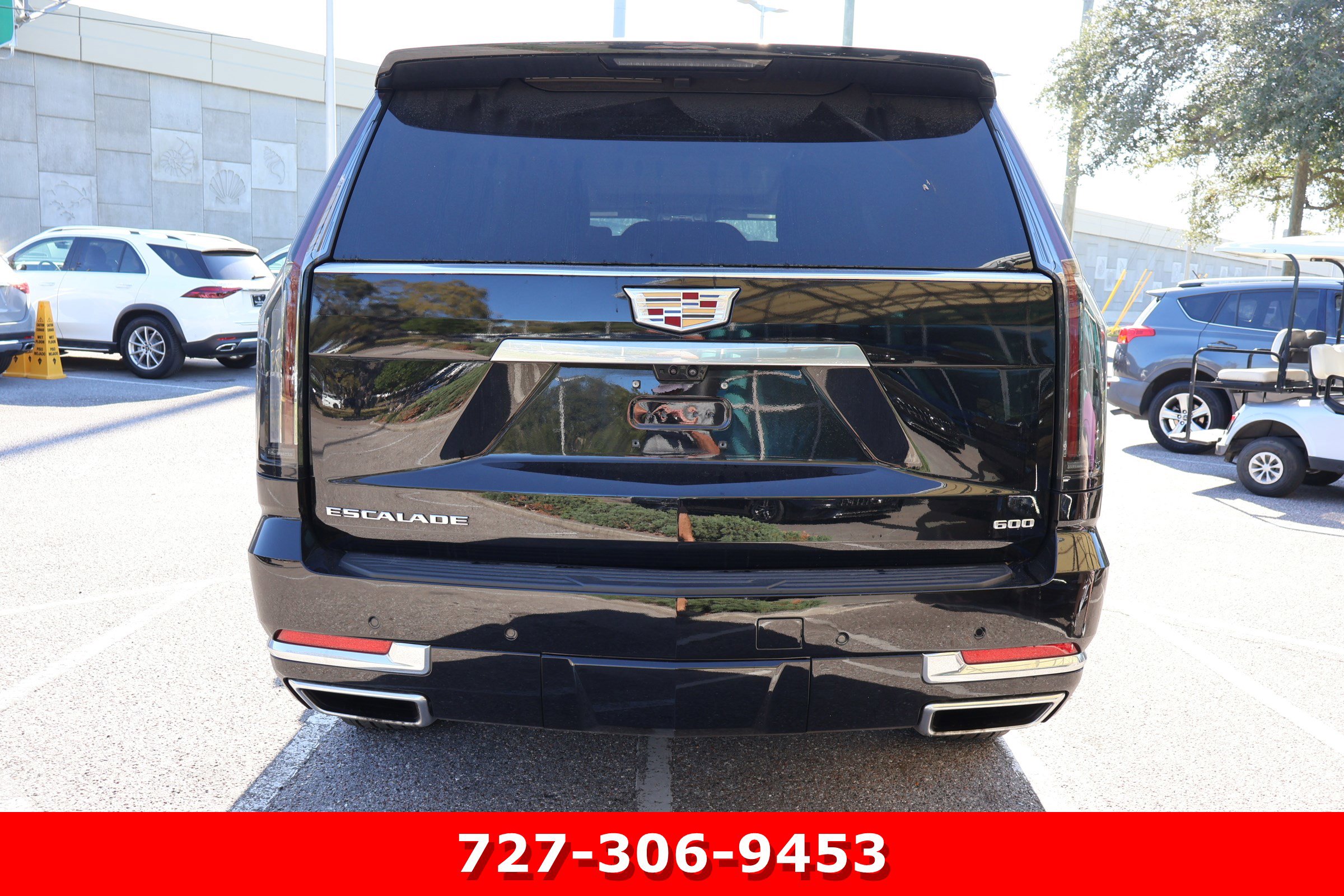 Used 2025 Cadillac Escalade ESV Premium Luxury image 8