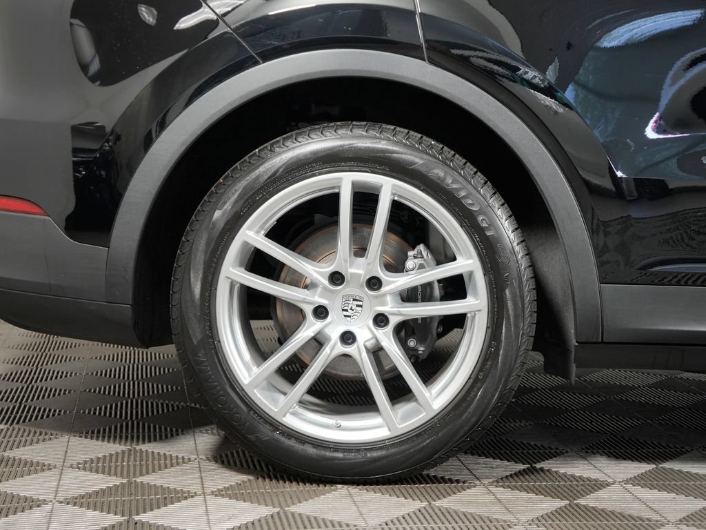 Certified 2023 Porsche Cayenne AWD/4WD image 15