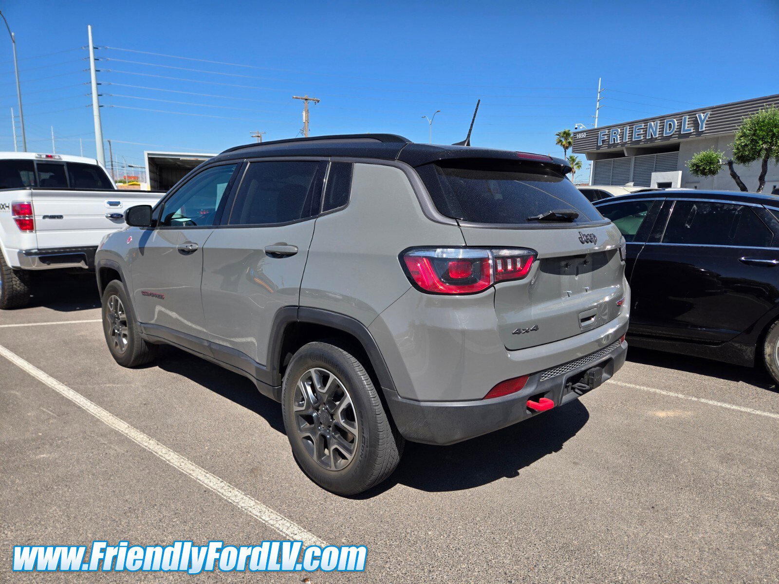 Used 2019 Jeep Compass Trailhawk w/ Leather Interior Group AWD/4WD image 3