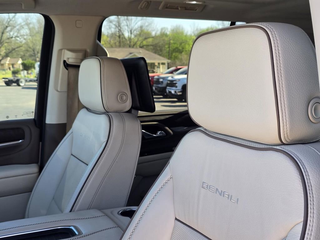 Used 2021 GMC Yukon XL Denali w/ Denali Premium Package image 28